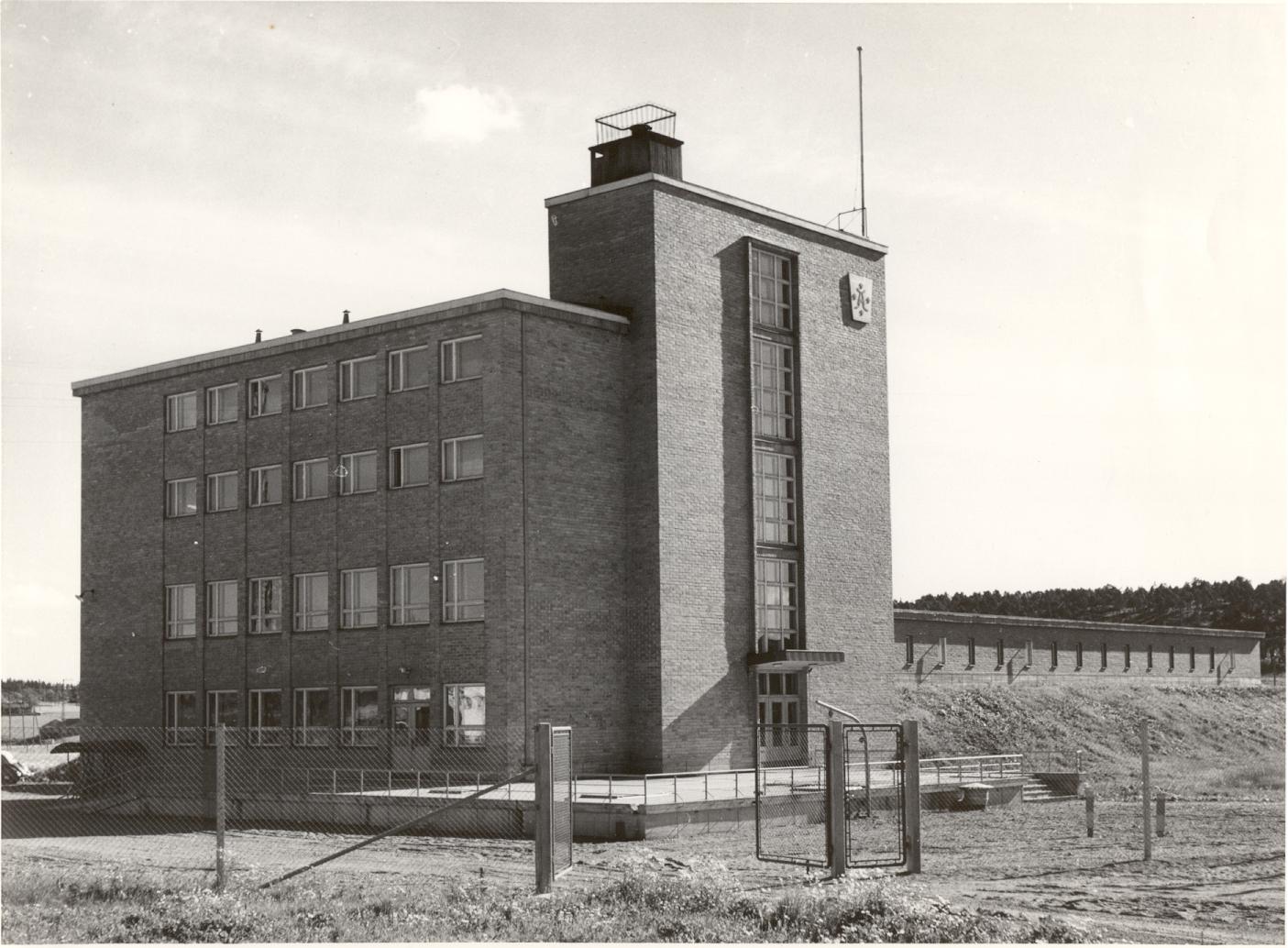 Halisten uusi päärakennus 1954